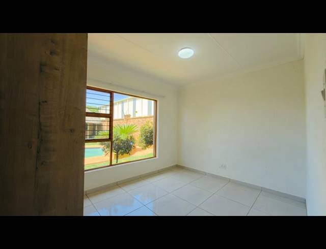 2 BEDROOM PROPERTY TO RENT IN BRENTWOOD PARK